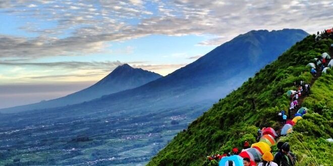 Tips Wisata ke Gunung yang Seru dan Penuh Kenangan Tak Terlupakan